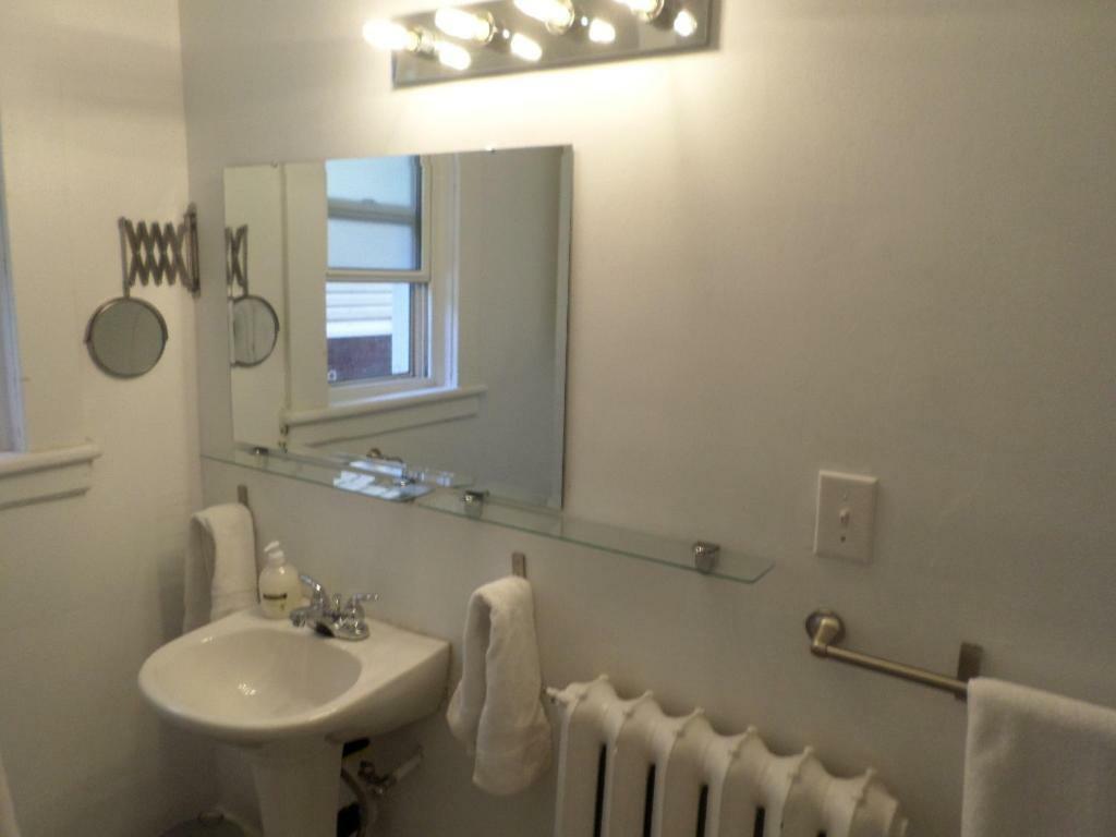 Beautiful, Clean, Quiet 2 Br-In Downtown Ottawa. Parking, Wifi And Netflix Included Διαμέρισμα Εξωτερικό φωτογραφία